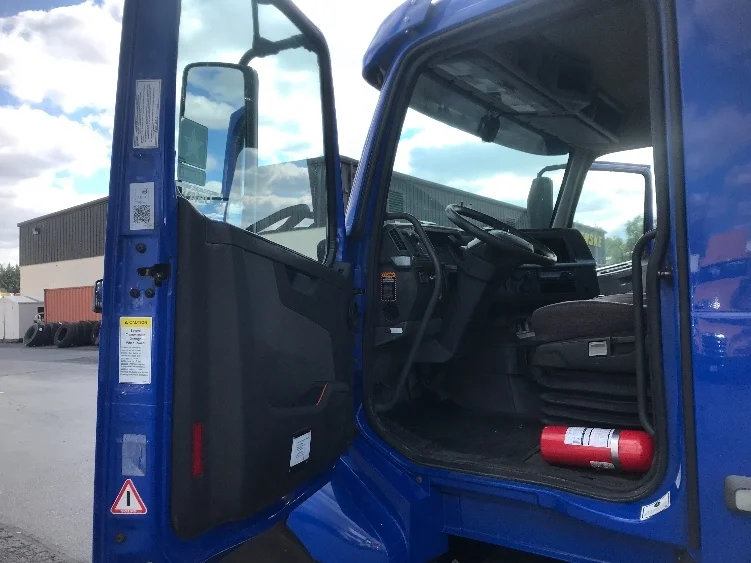 2019 Volvo VNL 300 - image 9