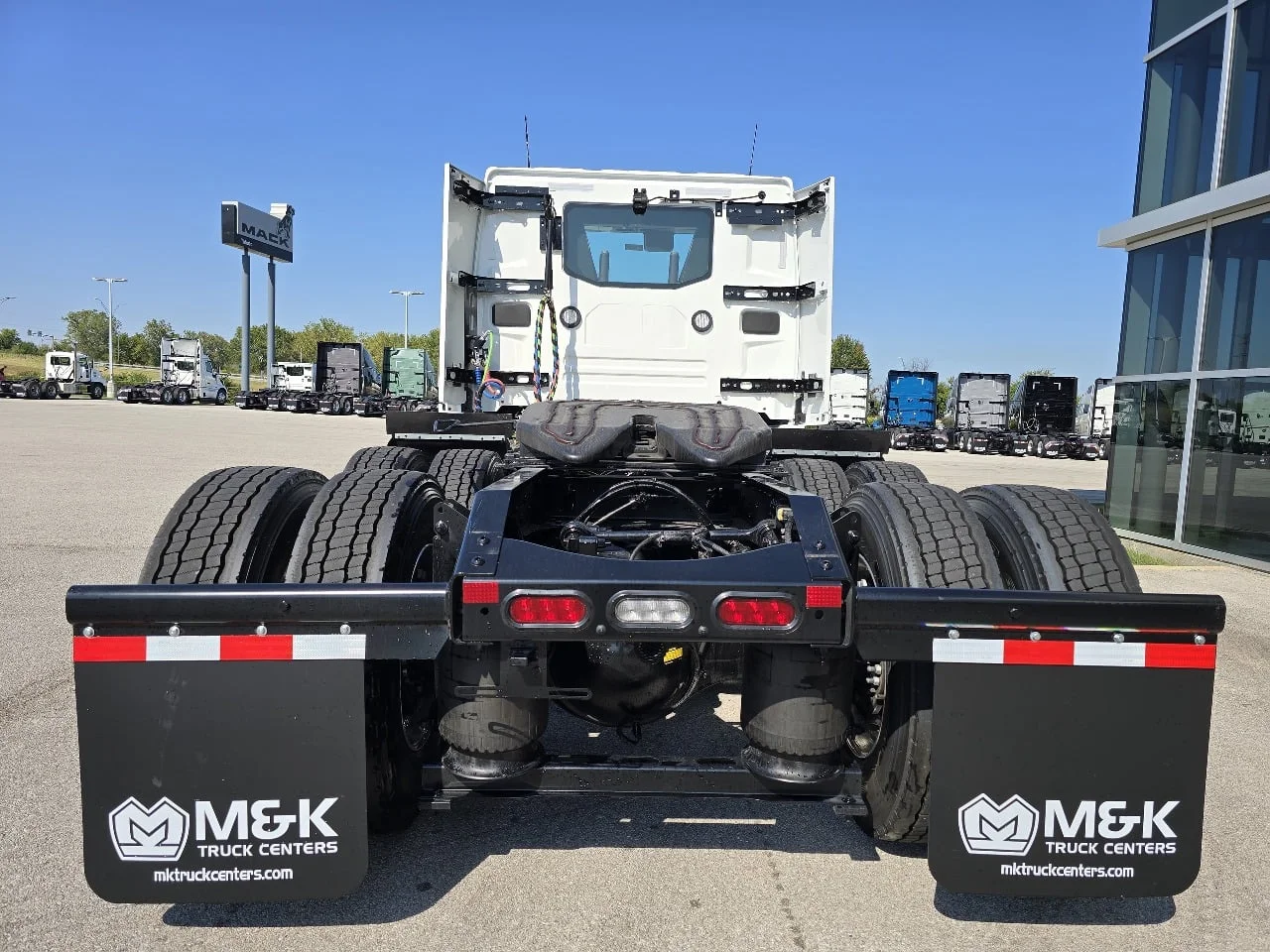 2026 Volvo VNL 300 in Toledo, OH — photo 5