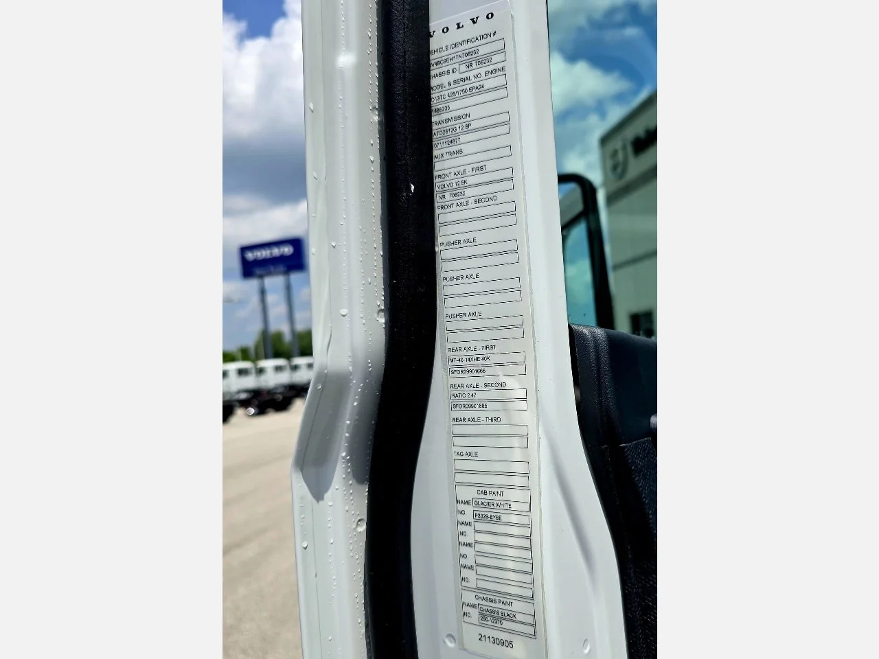 2026 Volvo VNL 300 - image 8