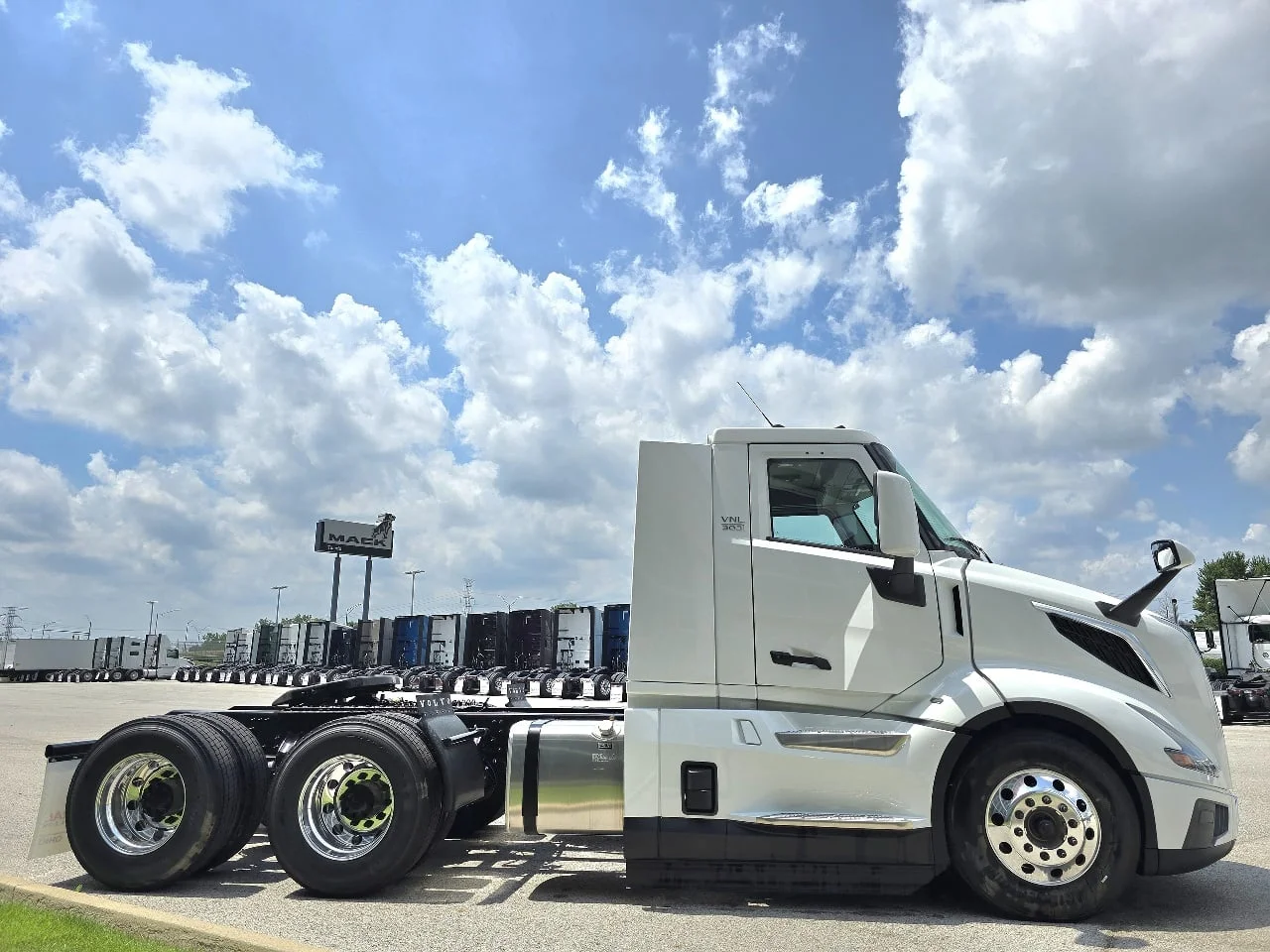 2026 Volvo VNL 300 - image 6