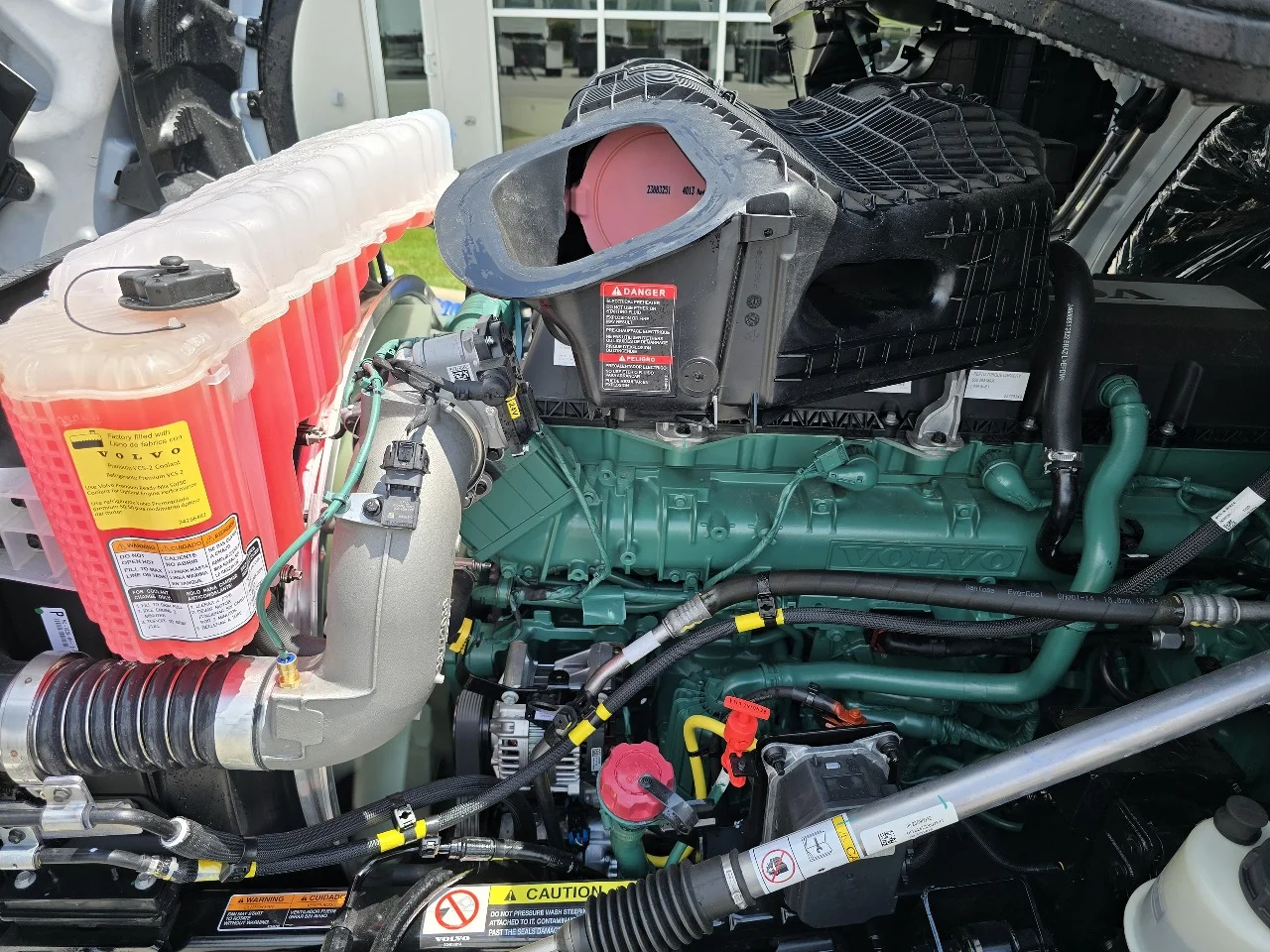 2026 Volvo VNL 300 in Toledo, OH — photo 12