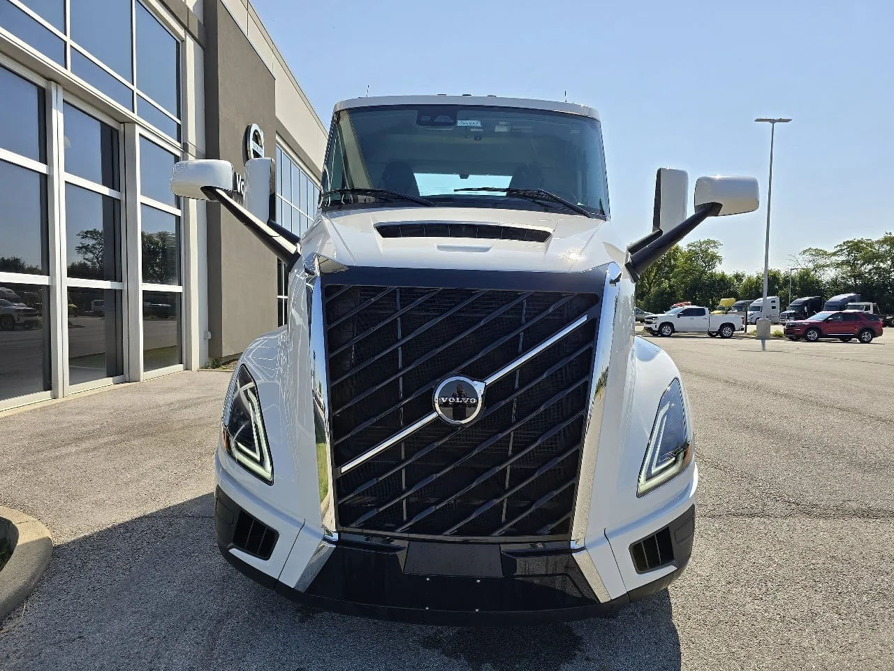 2026 Volvo VNL 300 in Toledo, OH — photo 2