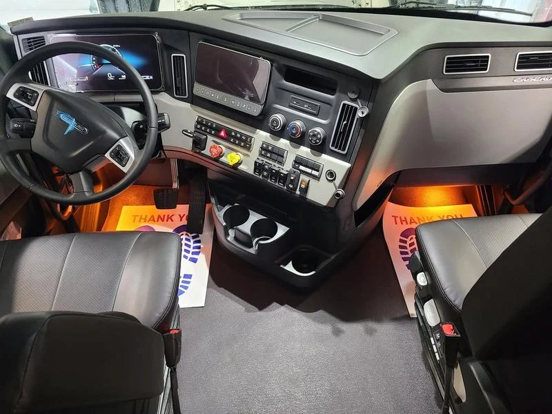 2026 Freightliner Cascadia in Columbus, OH — photo 12