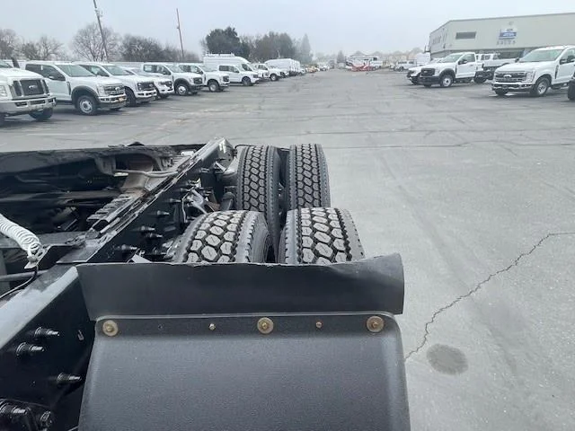 2020 Peterbilt 579 - image 8