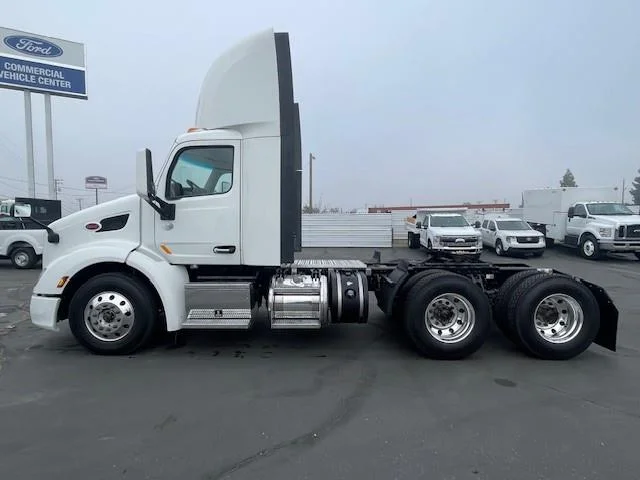 2020 Peterbilt 579 - image 2