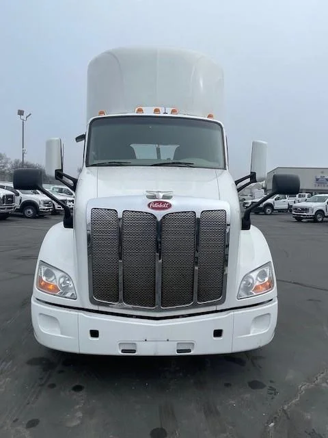 2020 Peterbilt 579 - image 3