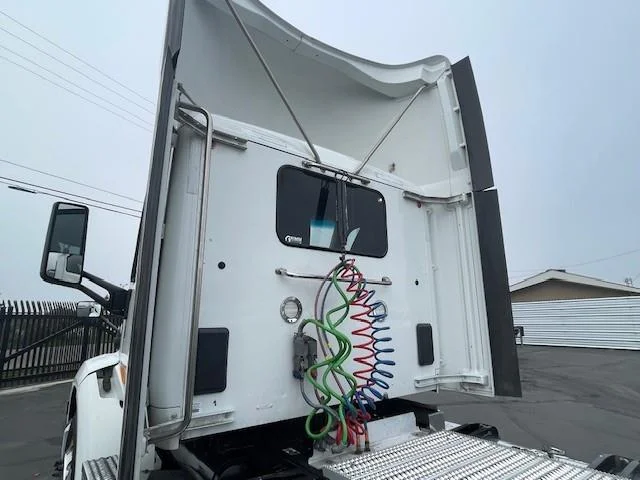 2020 Peterbilt 579 - image 9