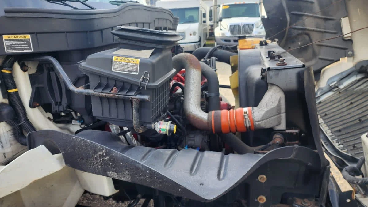 2018 International 4300 - image 13