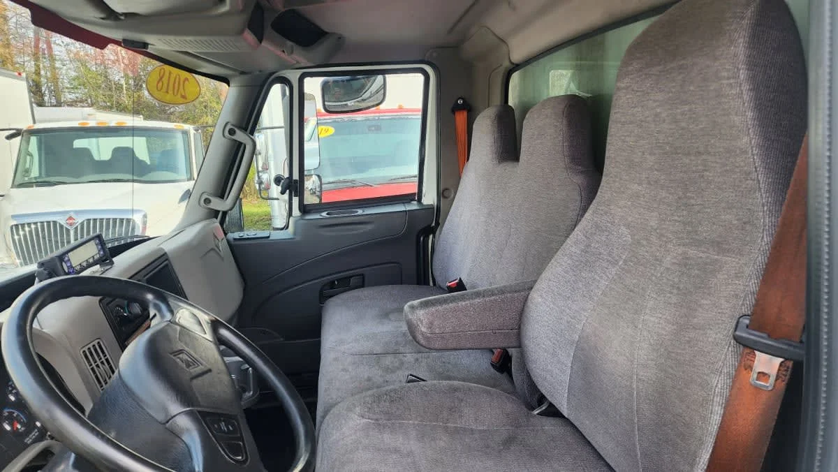 2018 International 4300 - image 11