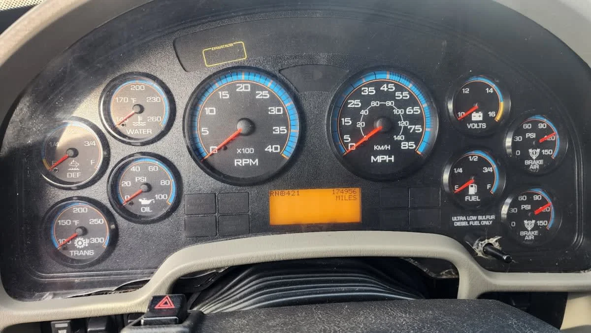 2018 International 4300 - image 12