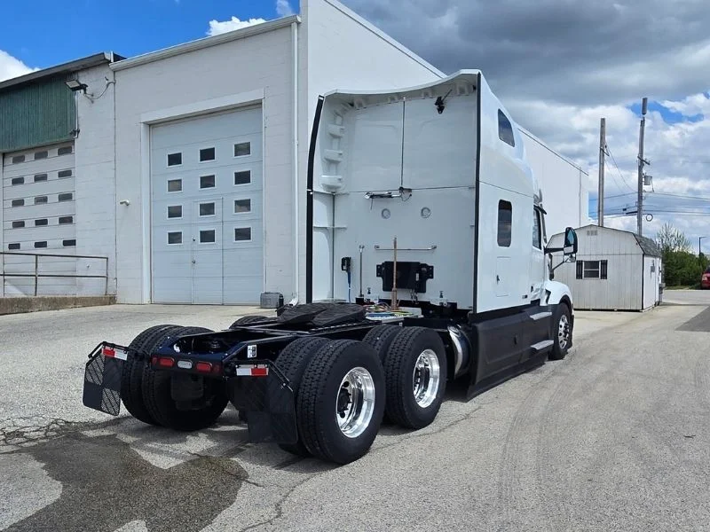 2027 Peterbilt 579 — photo 9
