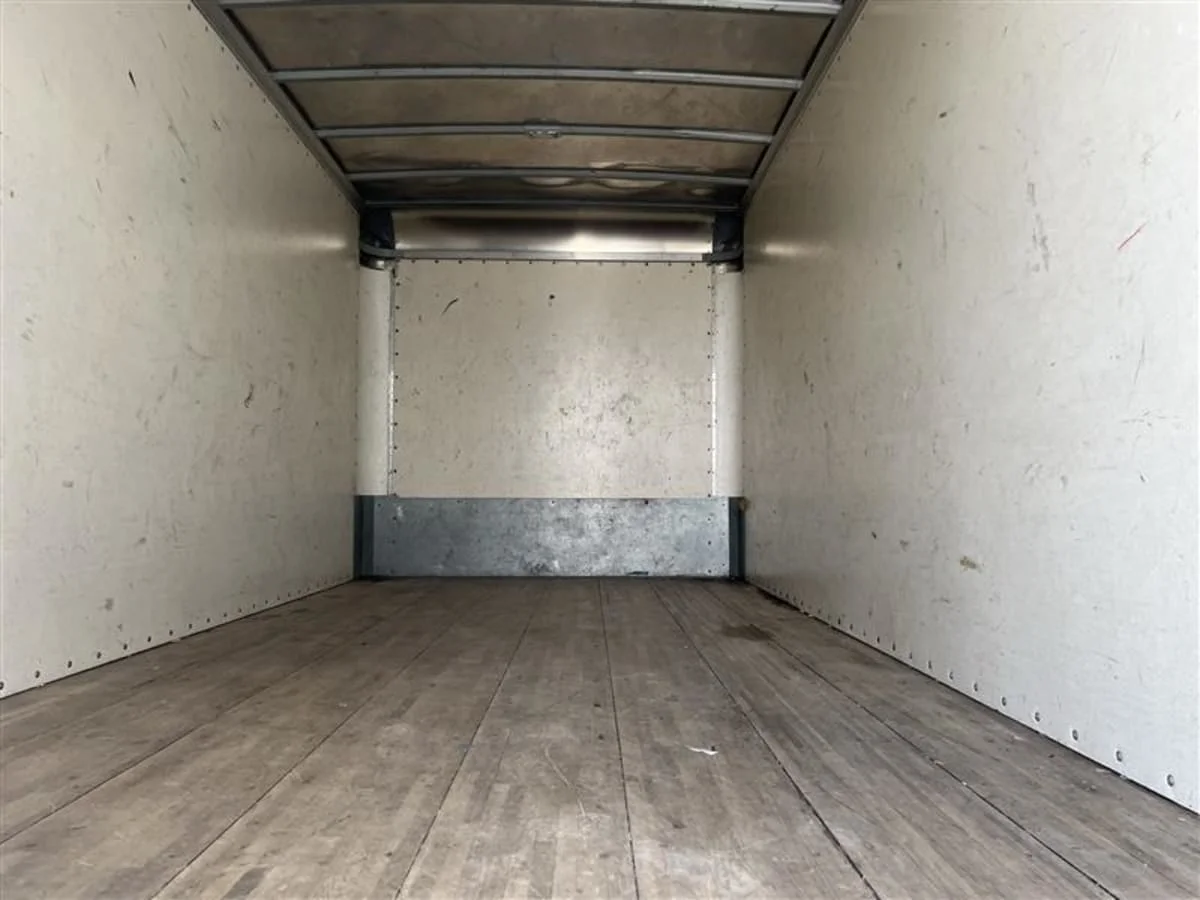 2019 Isuzu NRR - image 8