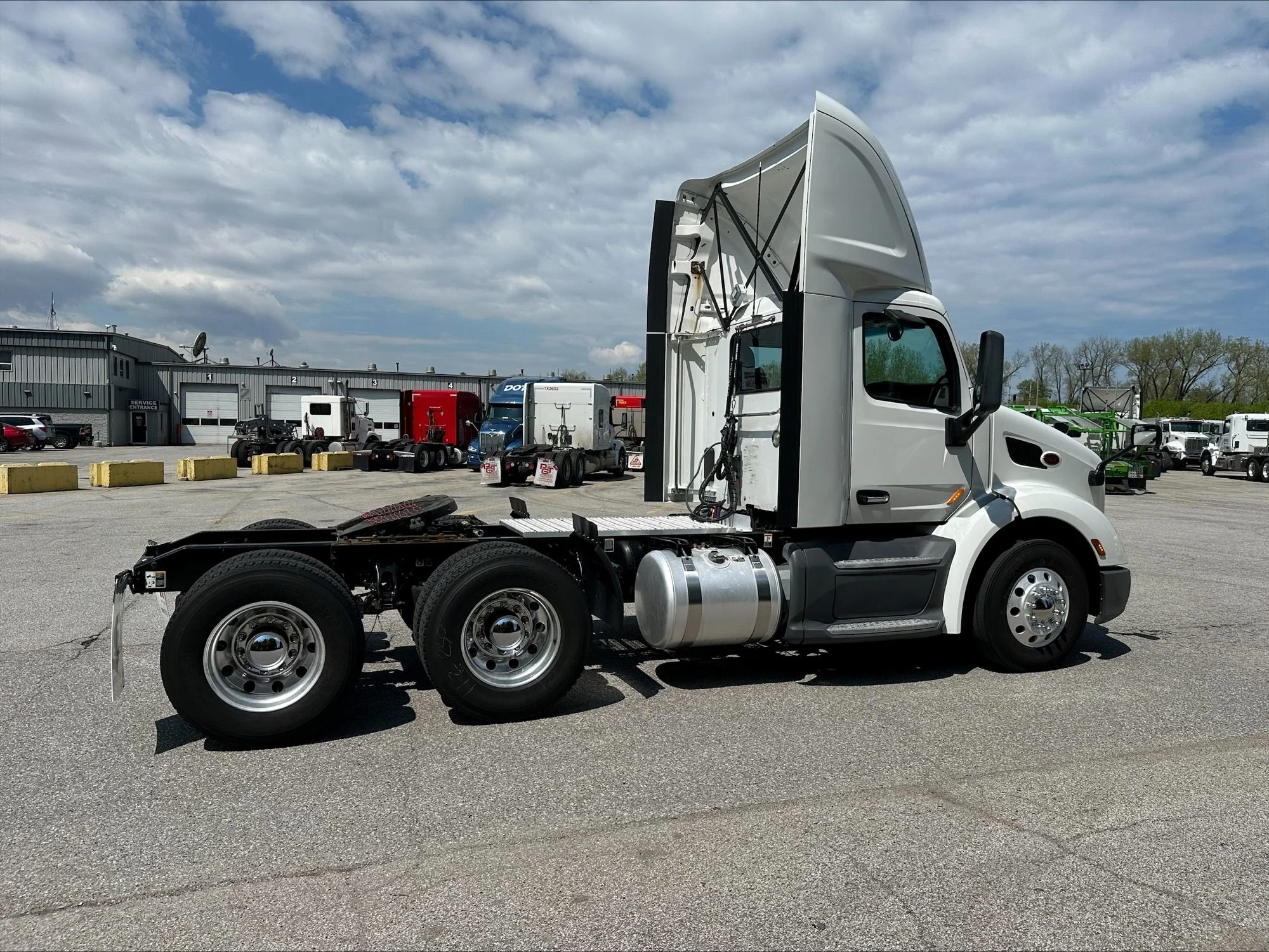 2021 Peterbilt 579 in Portland, OR — photo 3