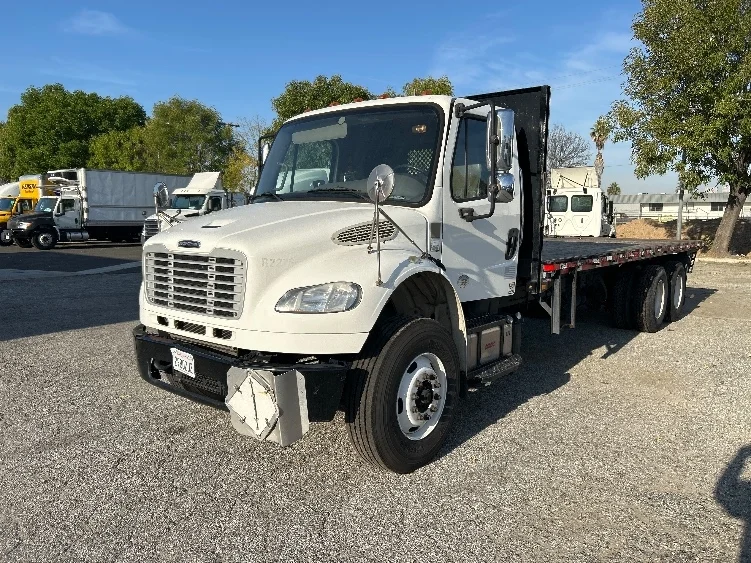 2019 Freightliner M2 106 - image 3