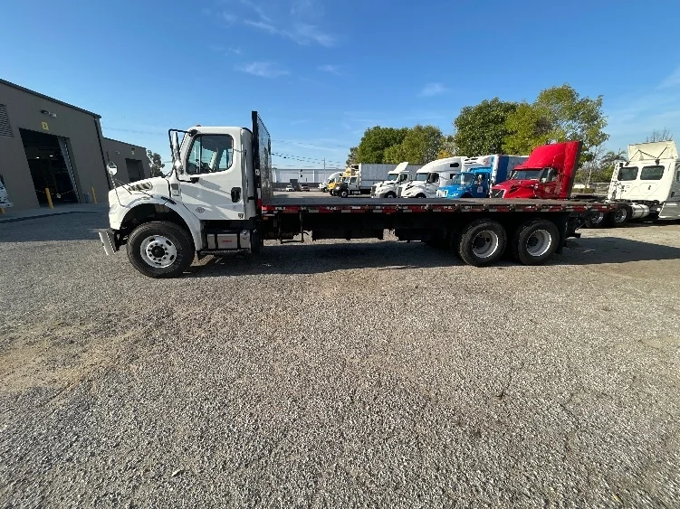 2019 Freightliner M2 106 - image 4