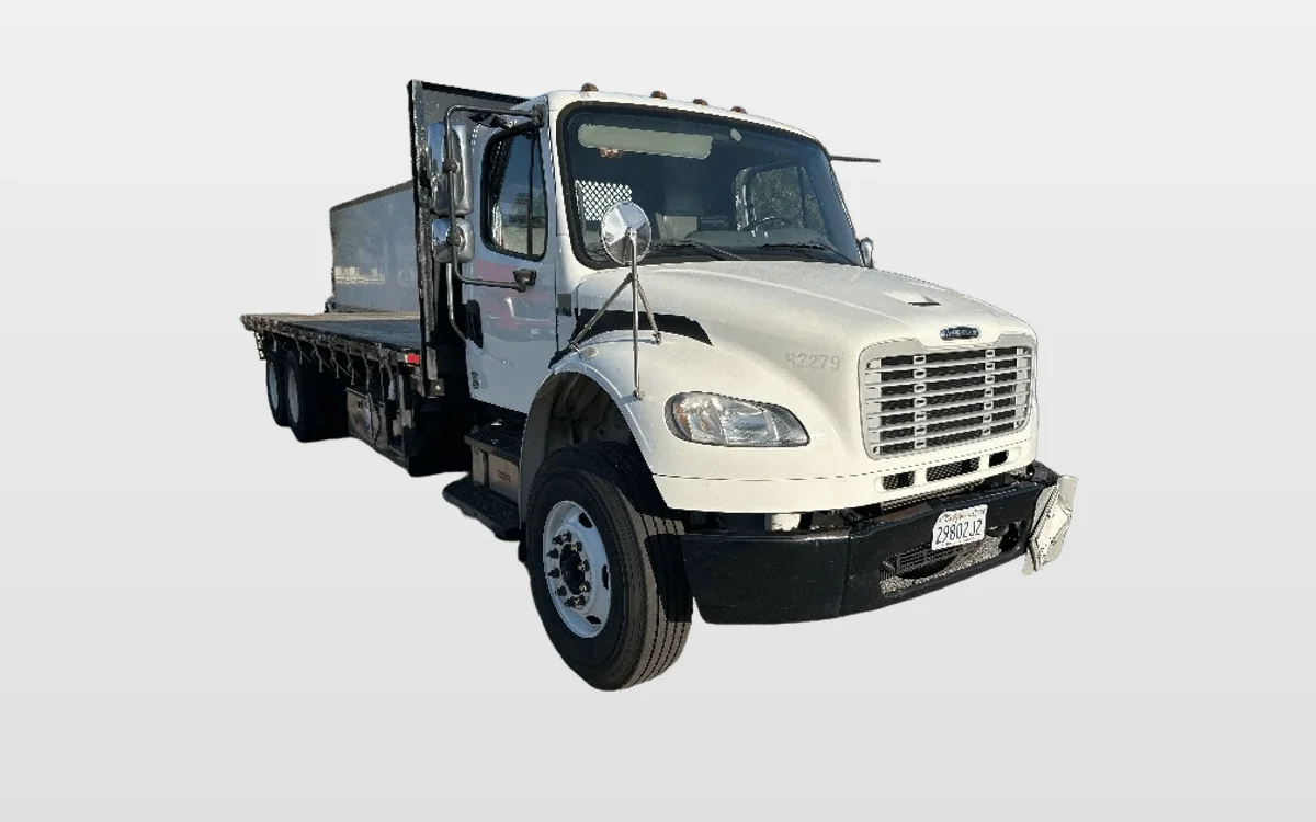 2019 Freightliner M2 106 - image 1