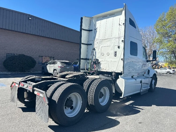 2020 International LT - image 7