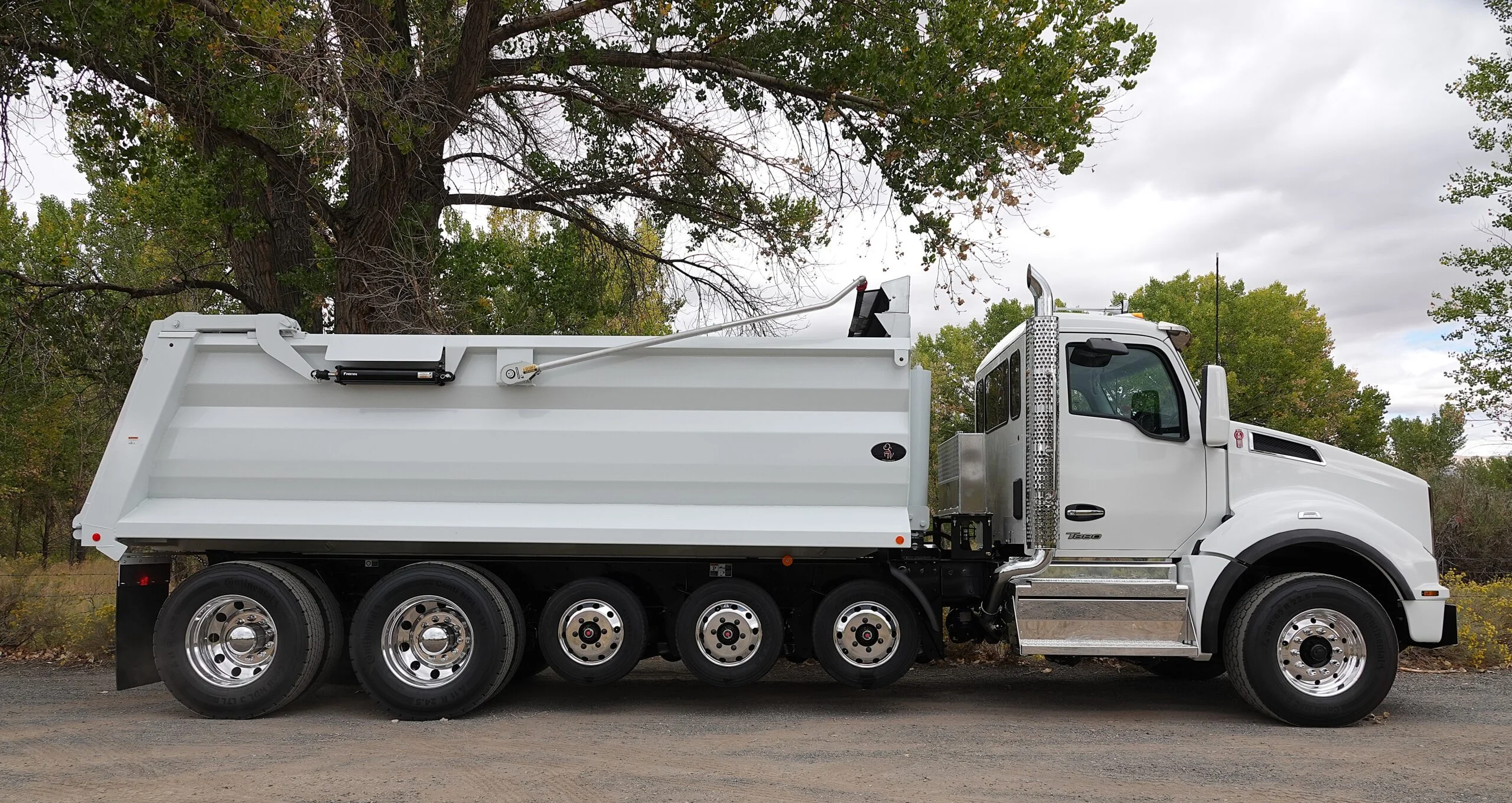 2027 Kenworth T880