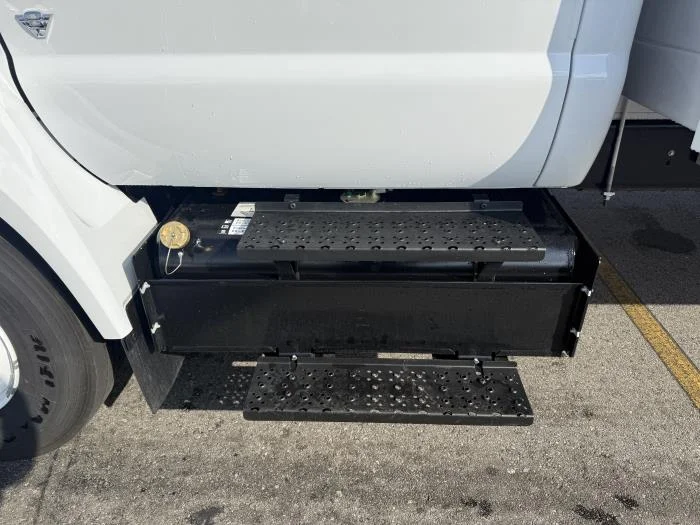 2027 Ford F-650 — photo 12