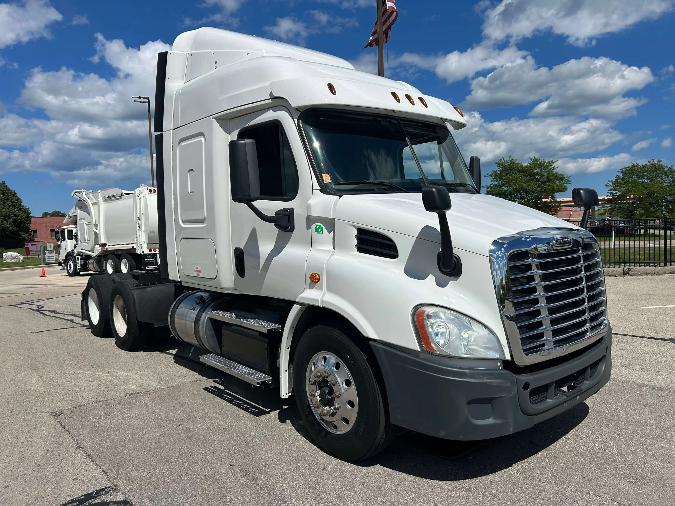 2020 Freightliner Cascadia in Milwaukee, WI — photo 3