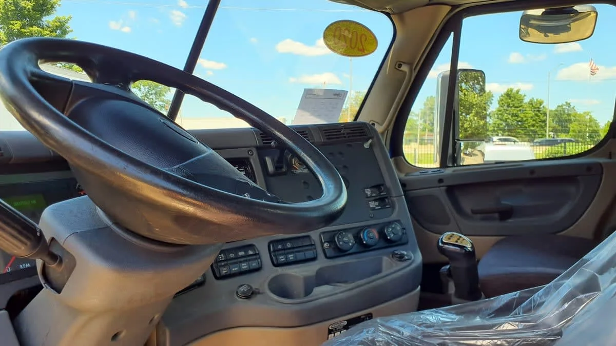 2020 Freightliner Cascadia in Bolingbrook, IL — photo 7