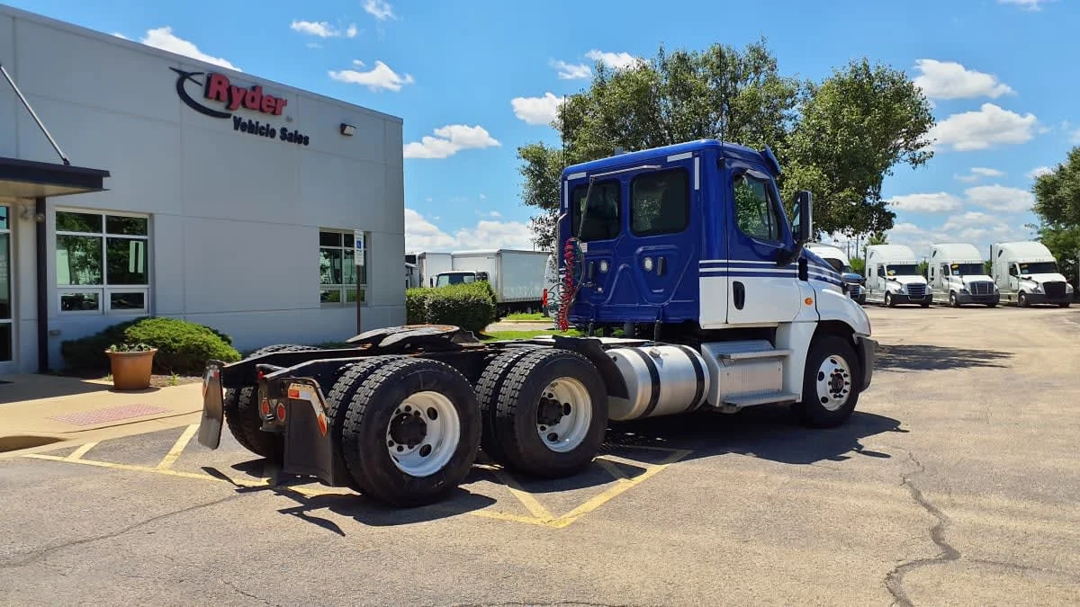 2020 Freightliner Cascadia in Bolingbrook, IL — photo 4