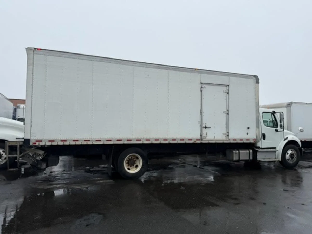 2019 Freightliner M2 106 in Farmingdale, NY — photo 4