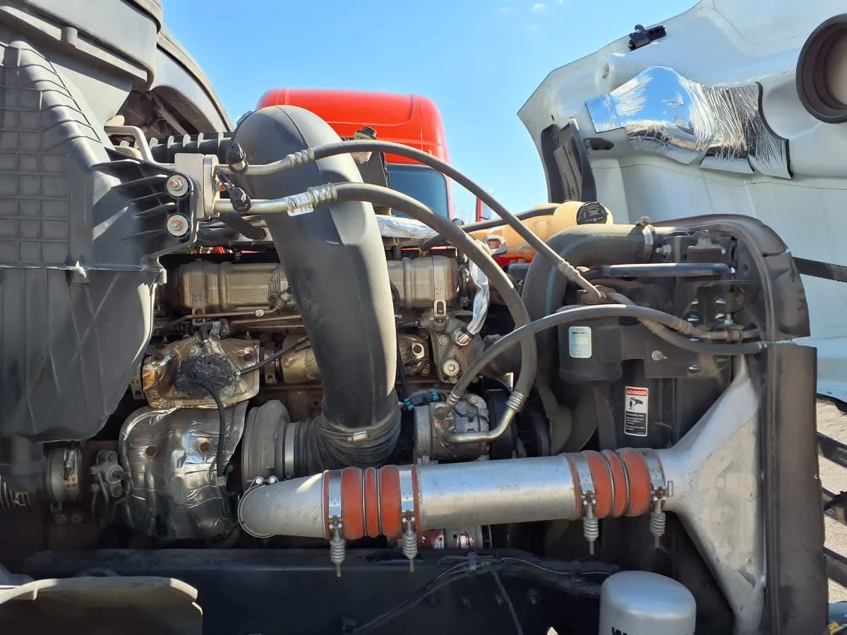 2022 Freightliner Cascadia in Minneapolis, MN — photo 13