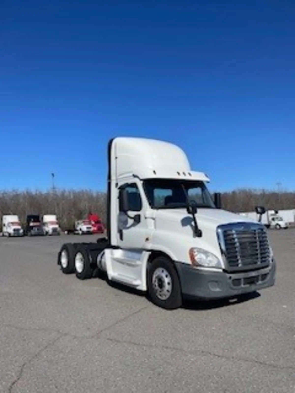 2019 Freightliner Cascadia - image 3
