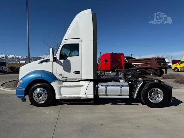 2019 Kenworth T680 - image 9