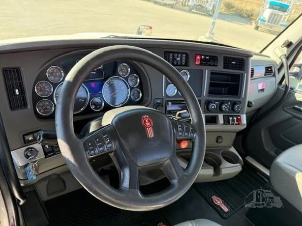2019 Kenworth T680 - image 14