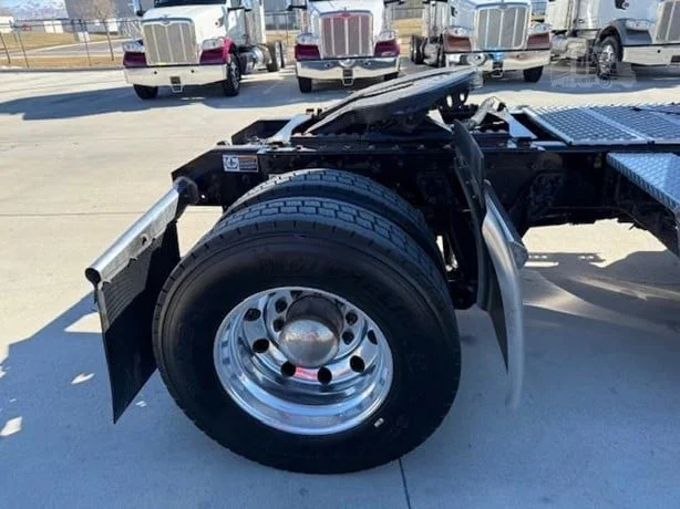 2019 Kenworth T680 - image 6