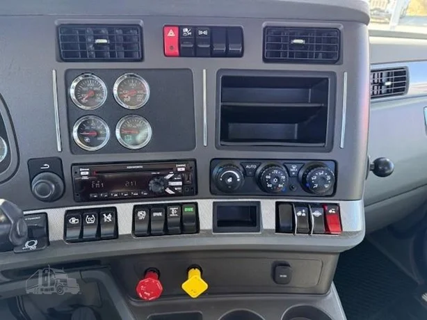 2019 Kenworth T680 - image 15