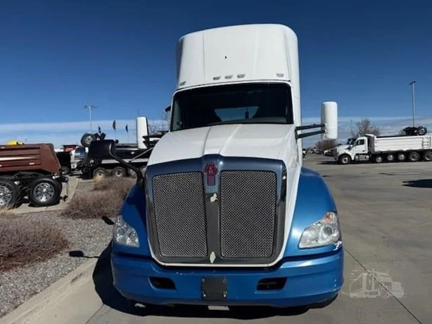 2019 Kenworth T680 - image 2