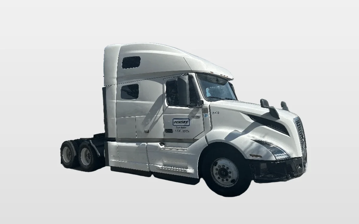 2022 Volvo - image 1