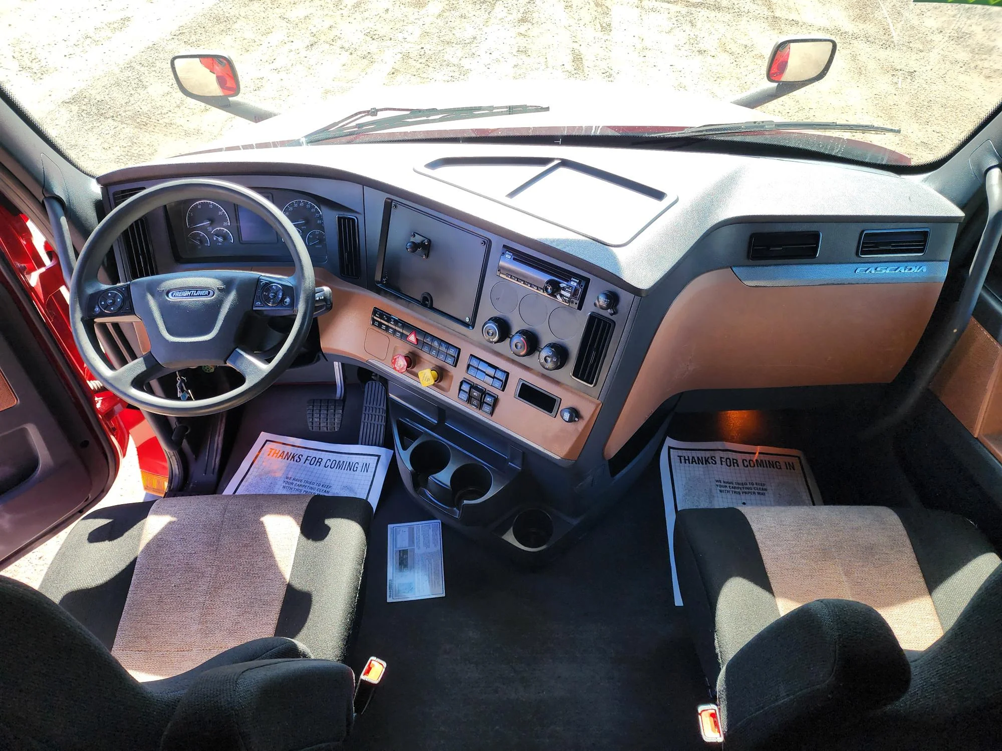 2020 Freightliner Cascadia in Fresno, CA — photo 8