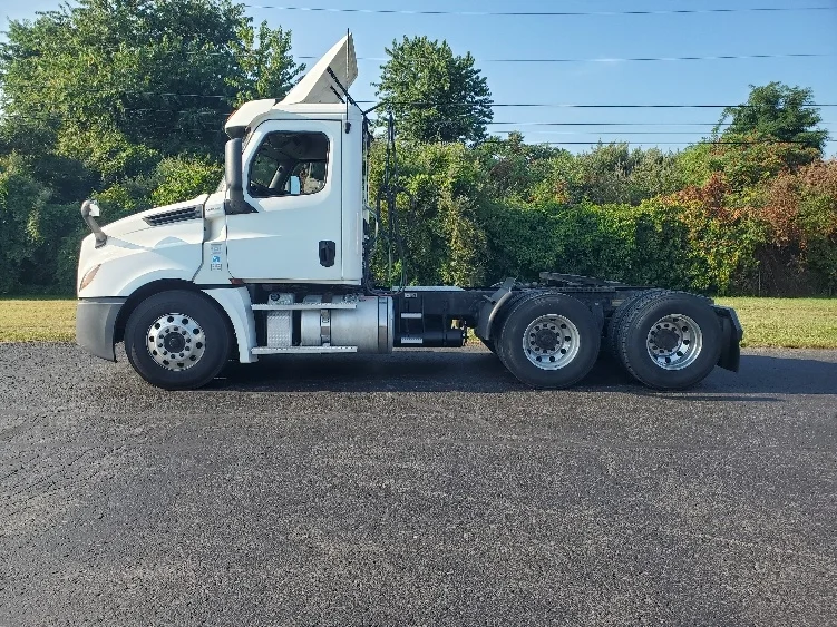 2020 Freightliner Cascadia - image 4