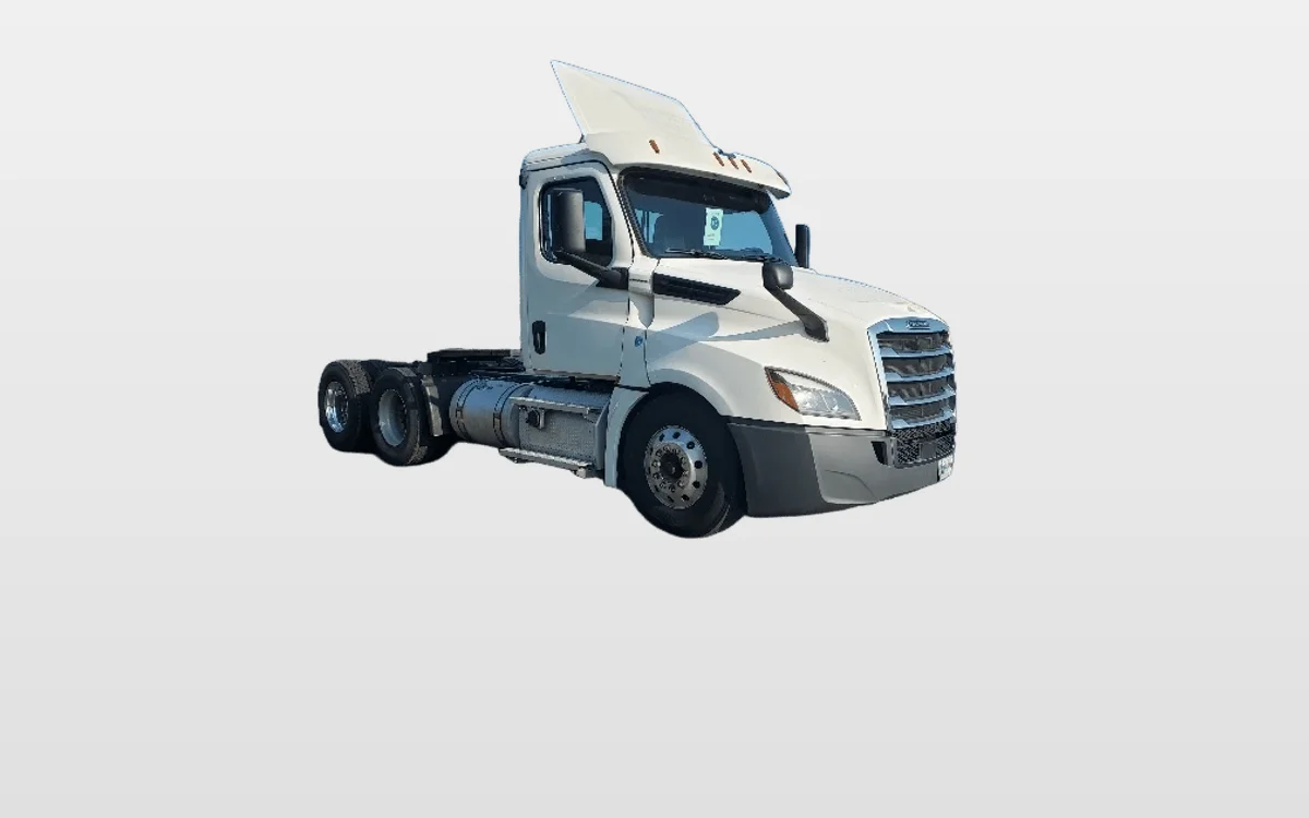 2020 Freightliner Cascadia - image 1
