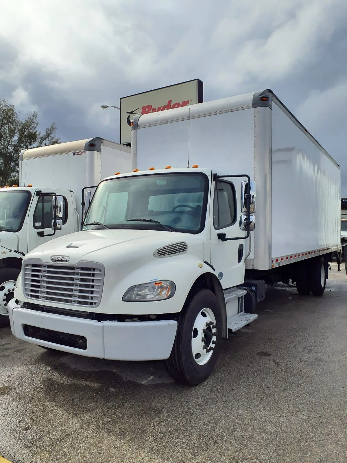 2019 Freightliner M2 106 in Miami, FL