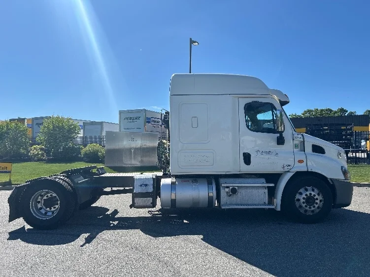 2018 Freightliner Cascadia in Fitchburg, MA — photo 8