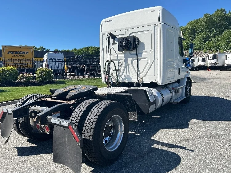 2018 Freightliner Cascadia in Fitchburg, MA — photo 7