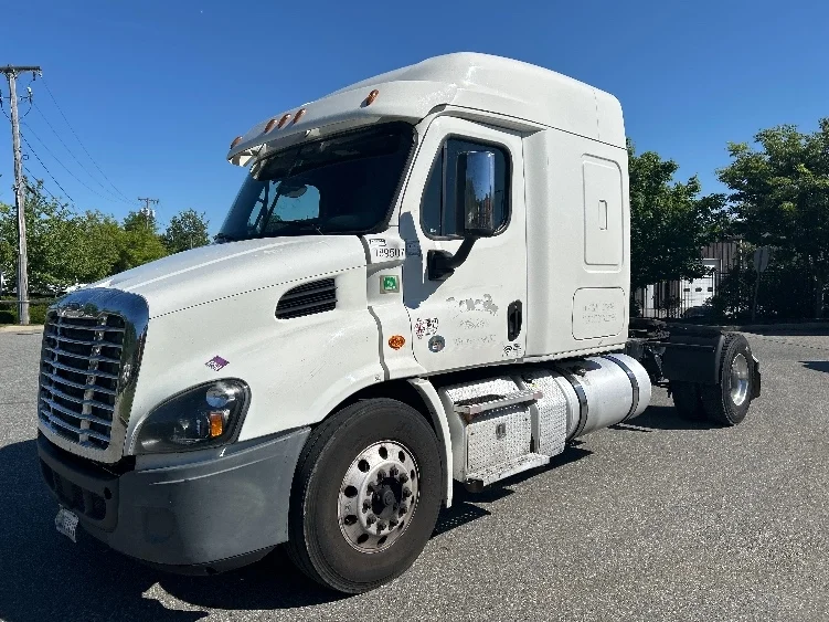 2018 Freightliner Cascadia in Fitchburg, MA — photo 3