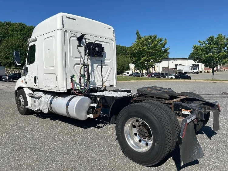 2018 Freightliner Cascadia in Fitchburg, MA — photo 5