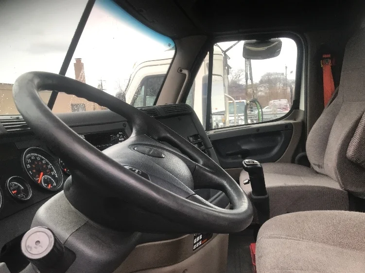 2018 Freightliner Cascadia - image 10