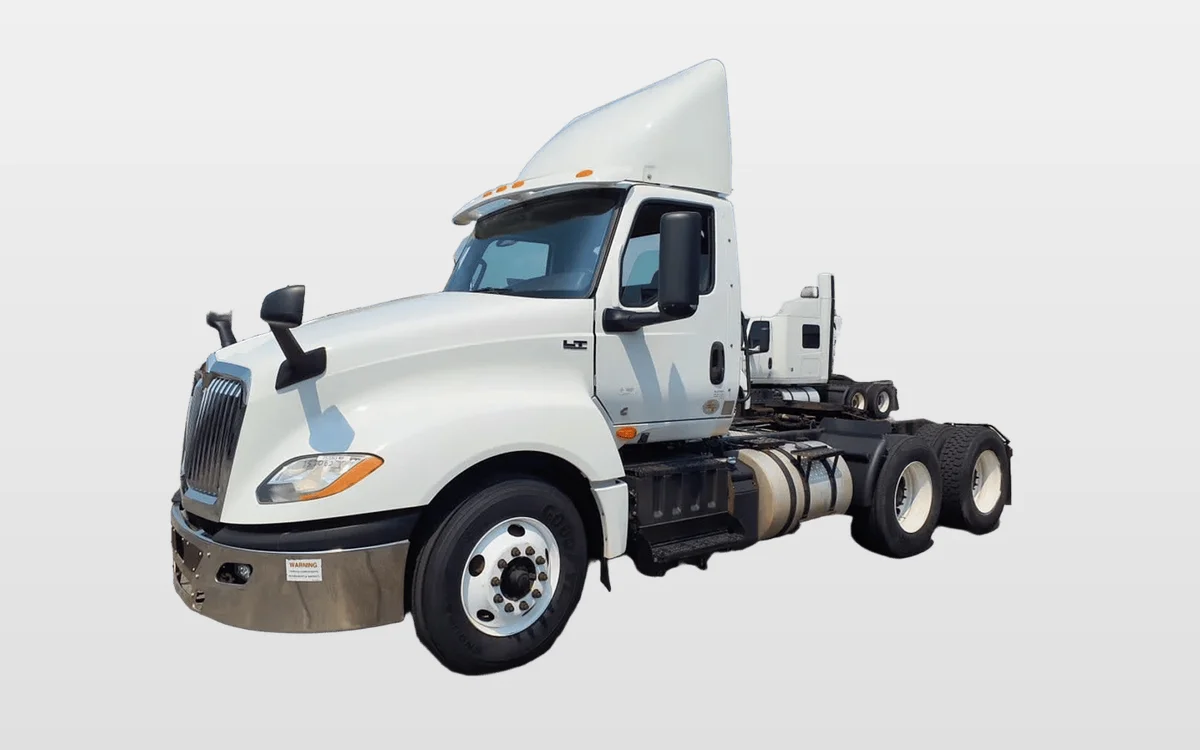 2018 International LT - image 1