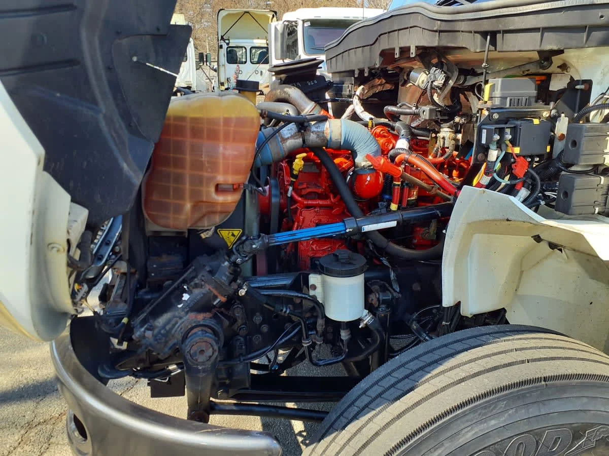 2018 International 4300 - image 9