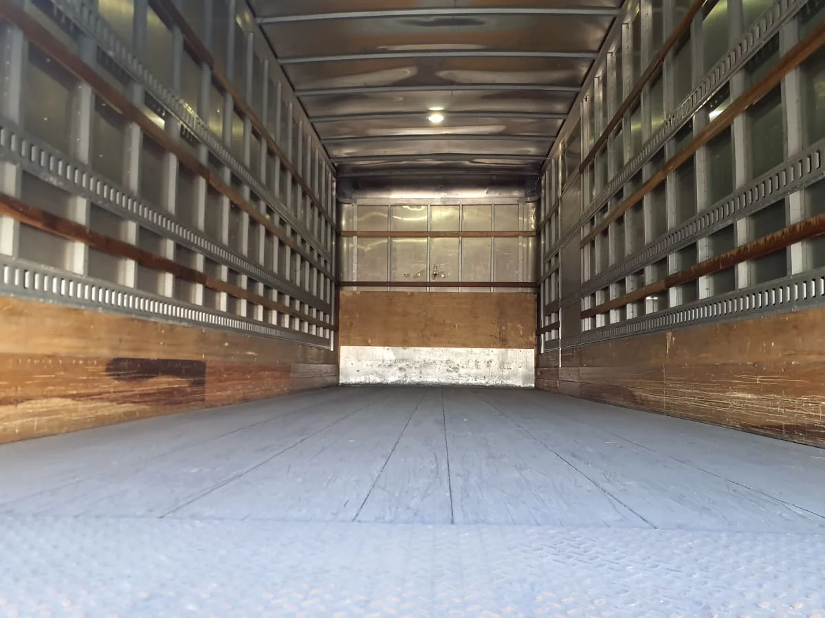 2018 International 4300 - image 8