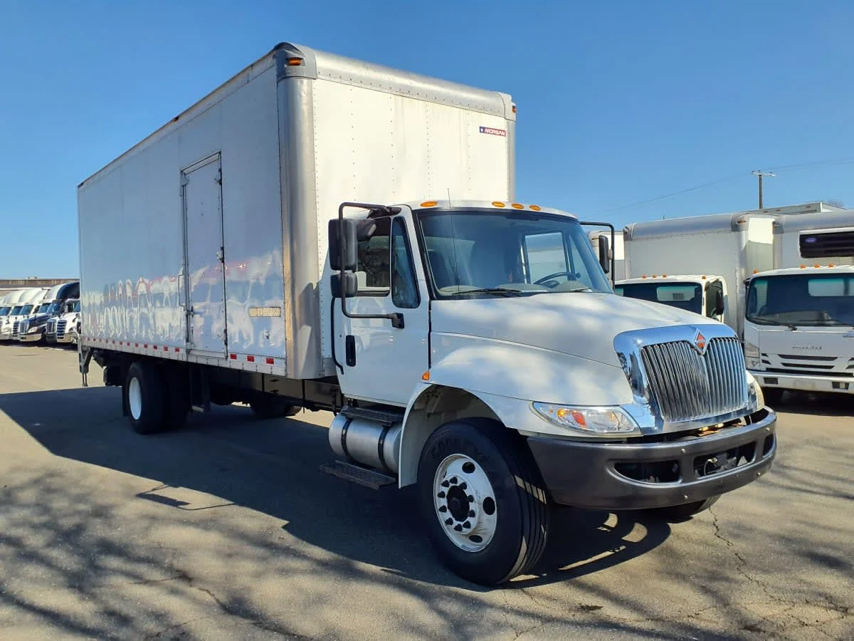 2018 International 4300 - image 3