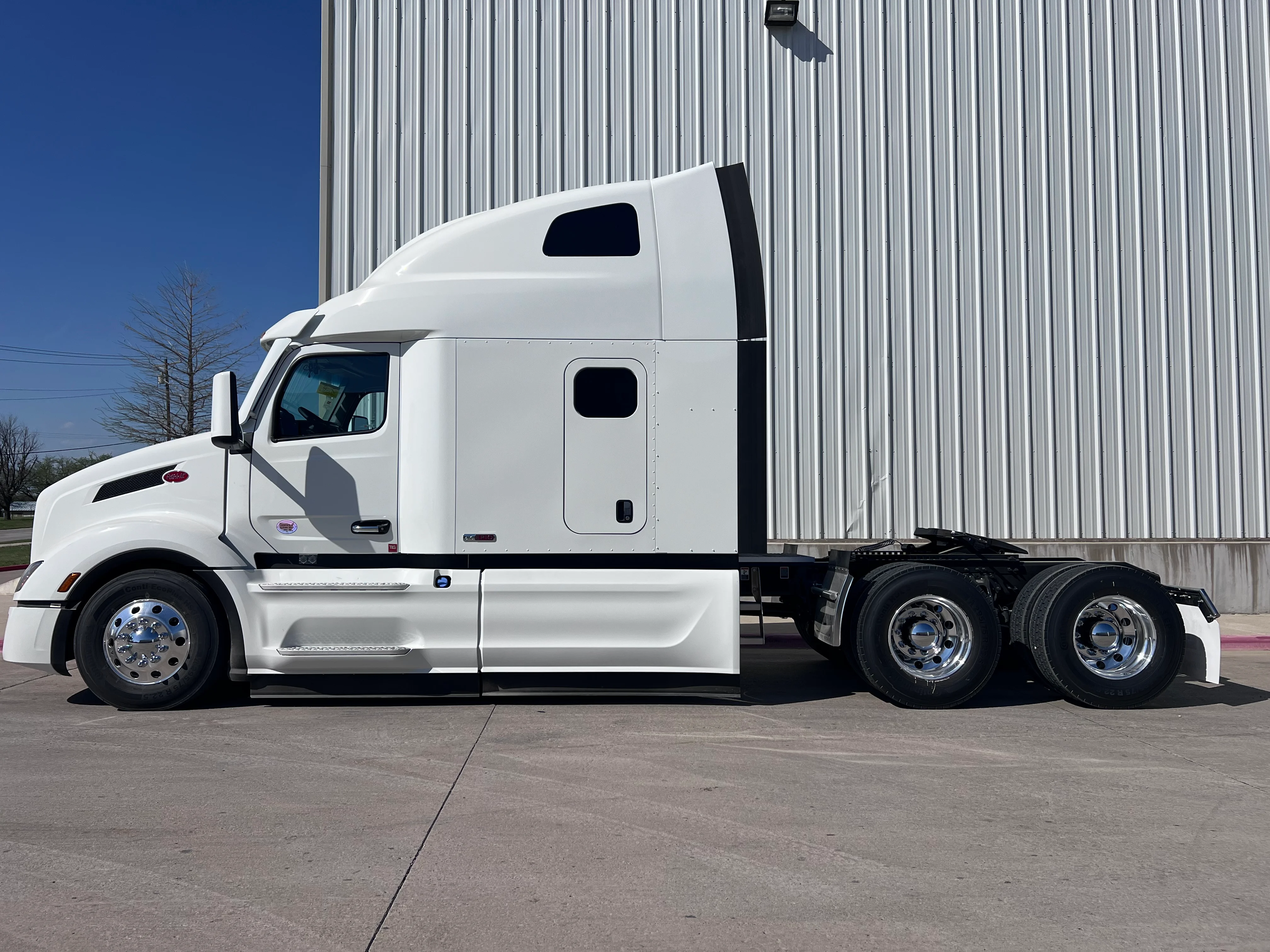 2027 Peterbilt 579 in Louisville, KY — photo 2