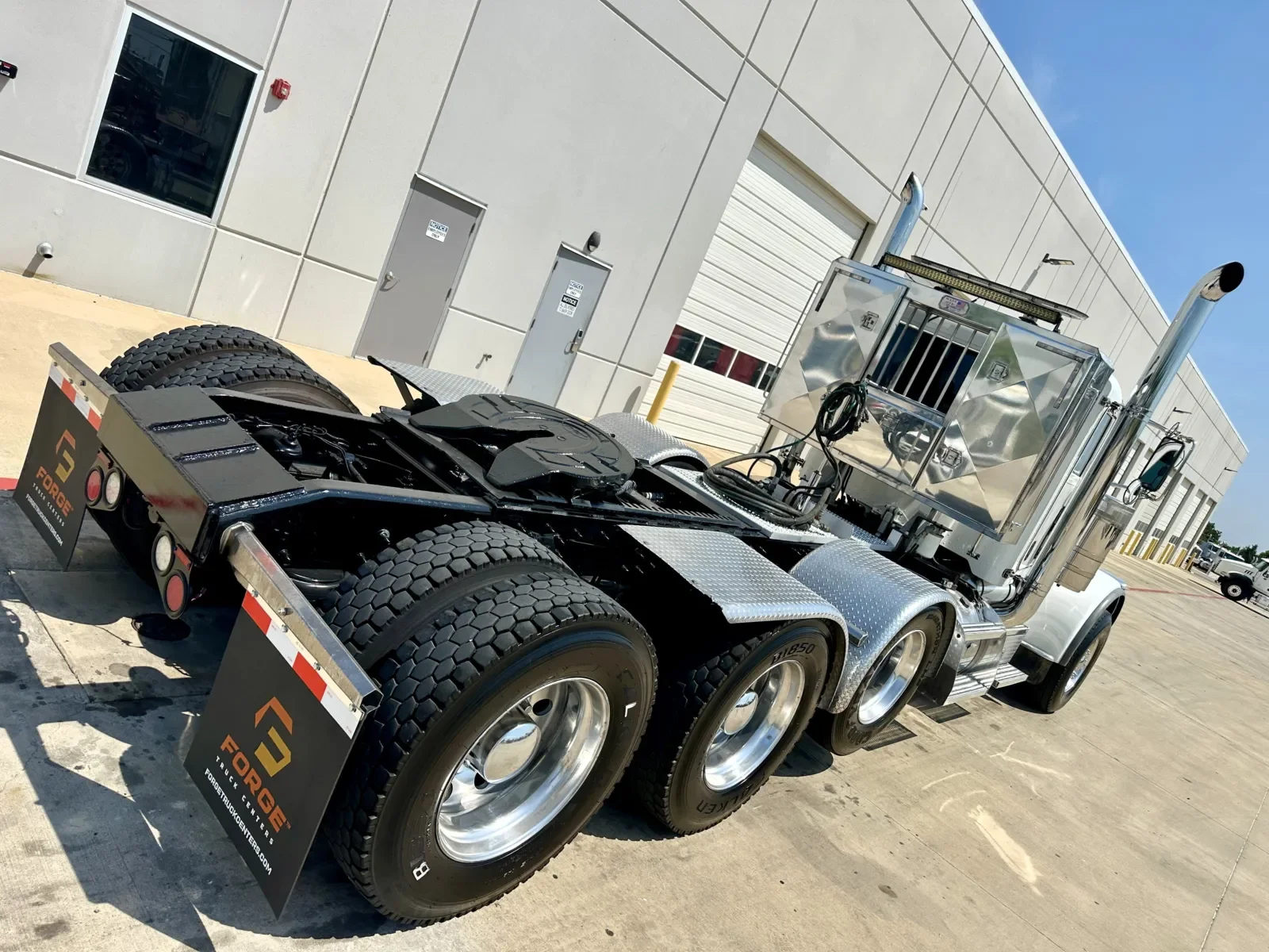 2017 Peterbilt 389 in Hutchins, TX — photo 11